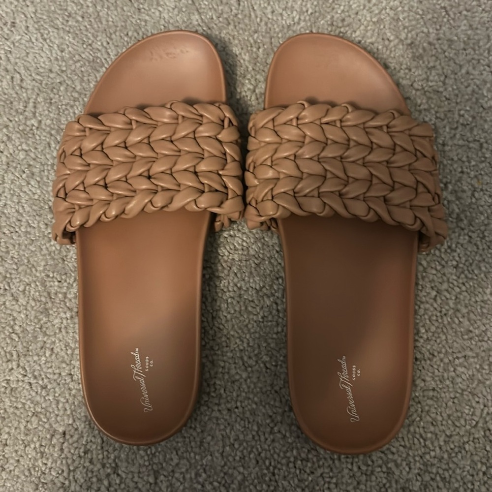 Universal Thread Sandals Size 8